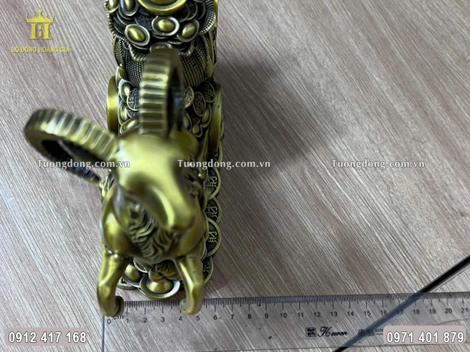 Bức tượng có chiều rộng 6.5Cm
